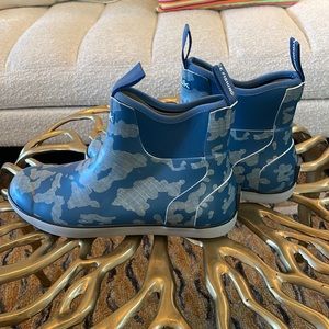 Huk Rogue Wave Boots - Blue Camo - Size 11 - NWOT